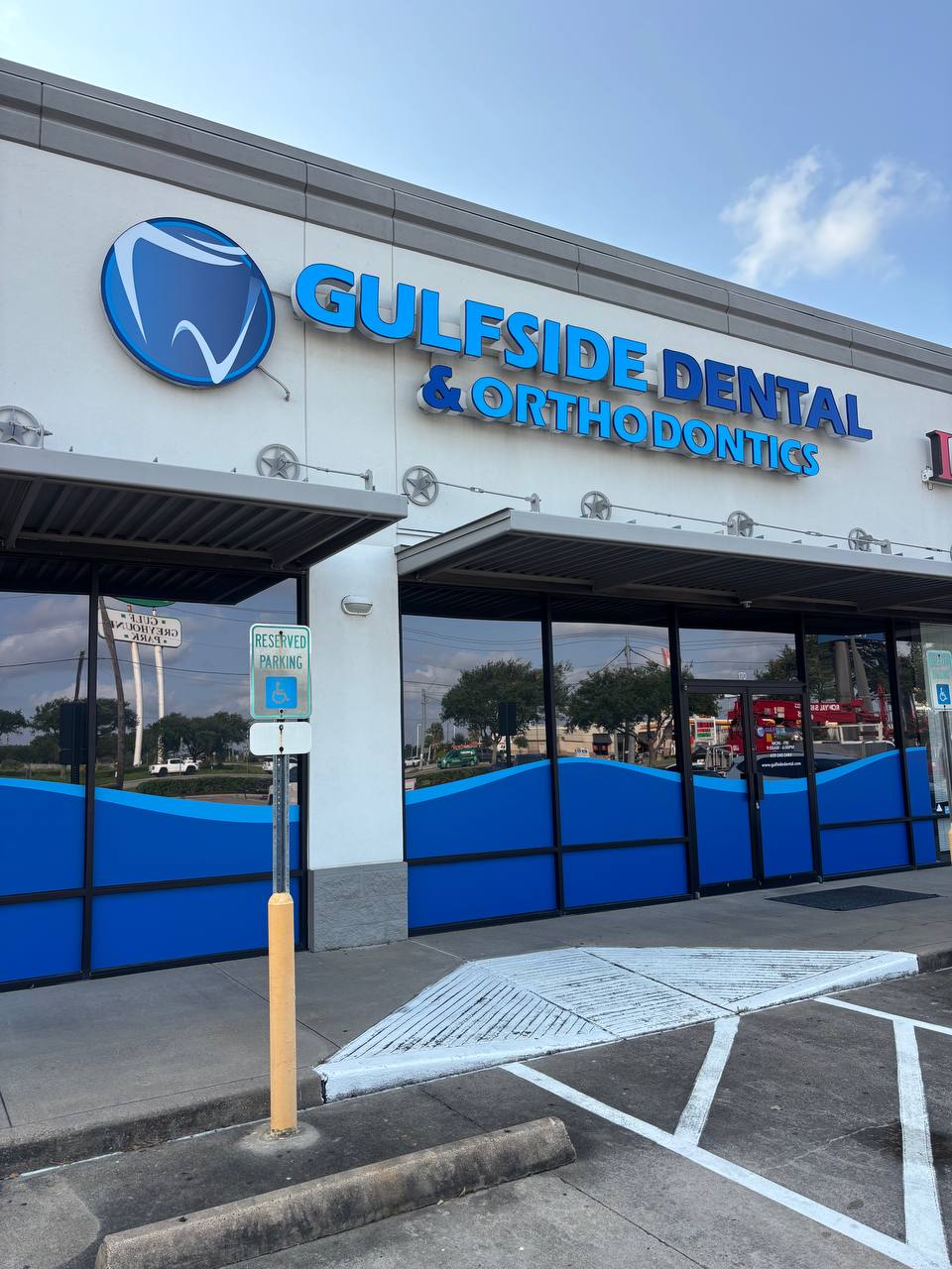 Coordinated doctor signs signage